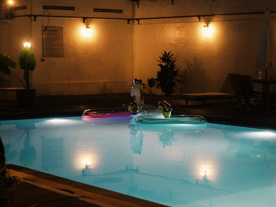 Serunya Barbeque Pool Party di Grand Diamond Hotel Yogyakarta